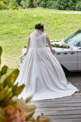 27DRESS Plus Size V-neck Sleeveless Satin Ball Gown Wedding Dresses